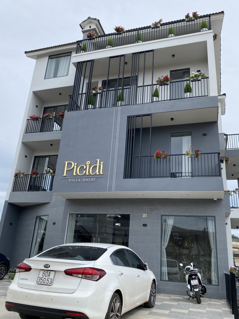 Phòng dã quỳ - 2 giường - Picidi Villa Dalat